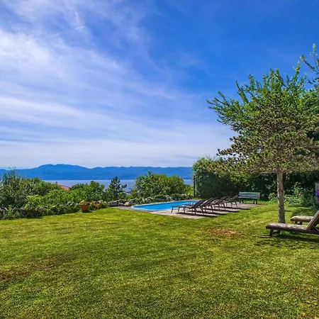Сasa de vacaciones House Iver Zurkovo
