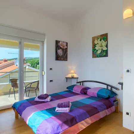 House Iver 펜션 Zurkovo