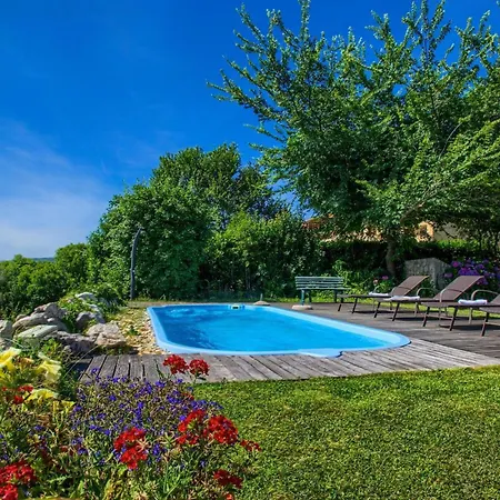 House Iver 펜션 Zurkovo